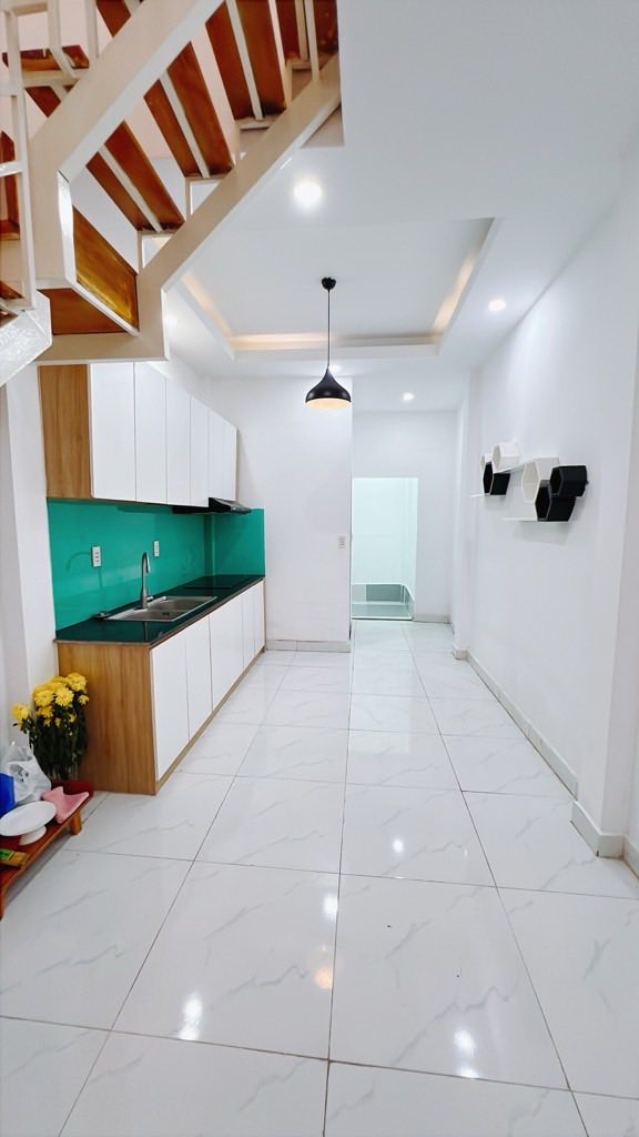 Ngôi nhà xinh đẹp này chỉ cách mặt tiền vài bước chân