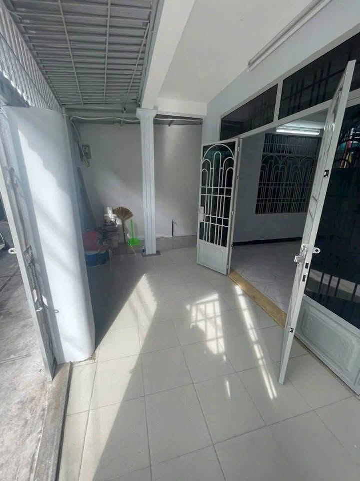 Nhà 1 trệt 1 lầu tọa lạc tại con hẻm Dasu yên bình trên đường Mạc nh Chi