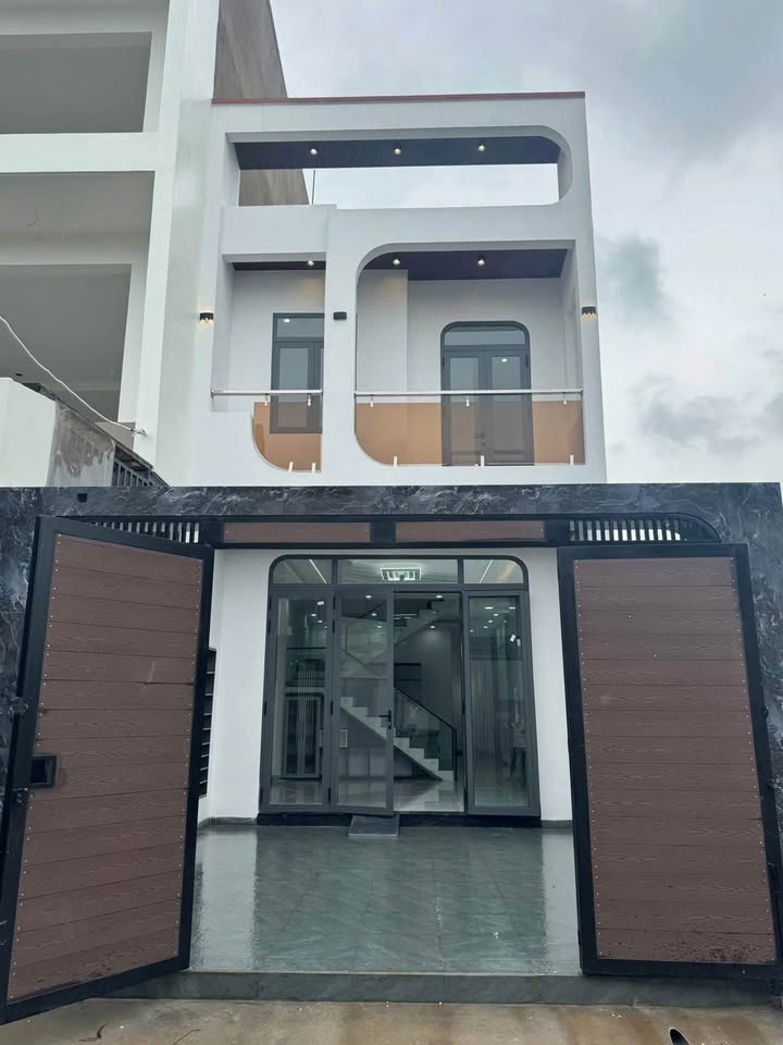 Nhà lầu vừa hoàn thiện, gần đường Đồng Khởi, BigC Tân Hiệp