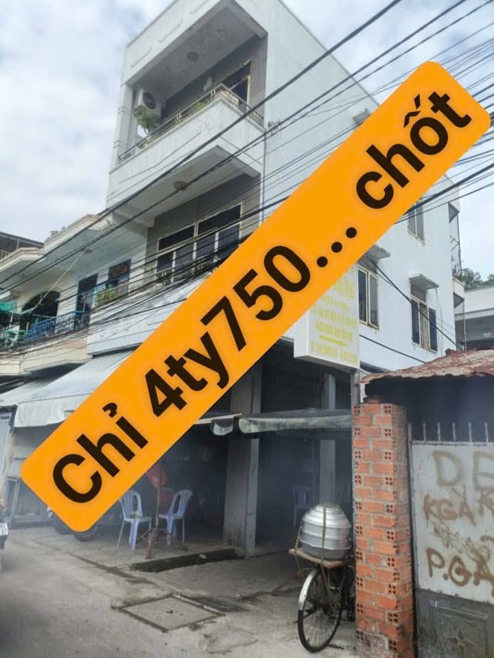 Nhà 3 tầng căn góc mặt tiền chợ Phương Sài, trung tâm thành phố, kinh doanh tốt