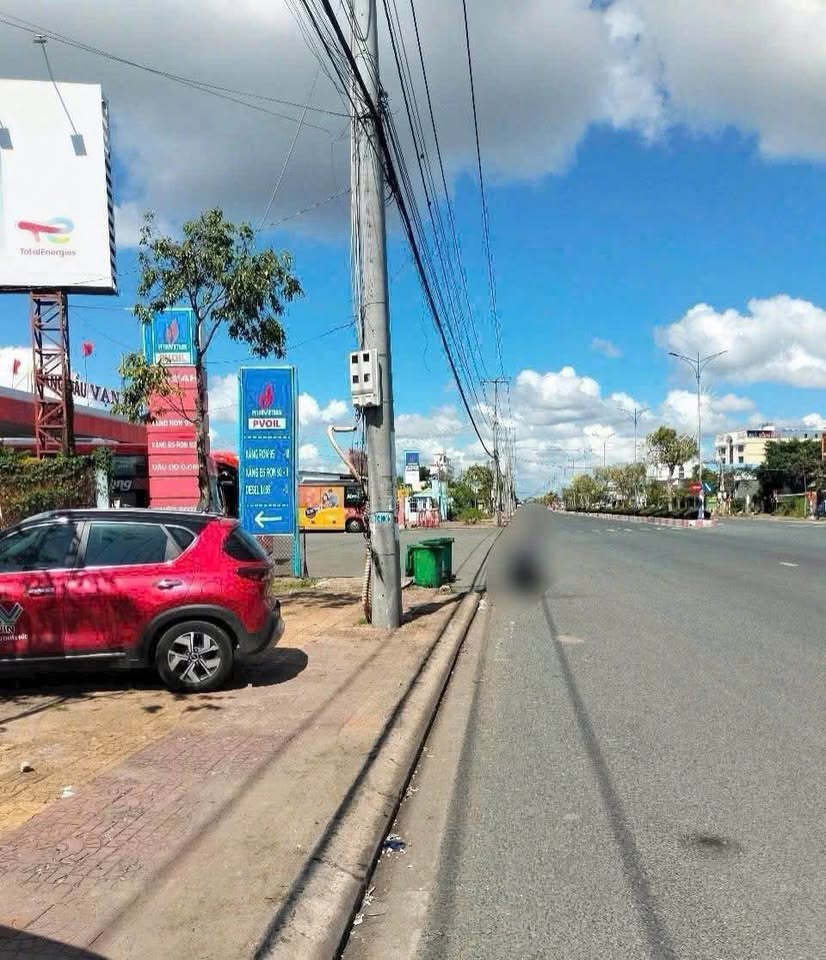 Bán gấp nhà đất mặt tiền Trần Hưng Đạo, Cà Mau, 7,5 tỷ, ngang 7,5m, sổ đỏ full thổ cư