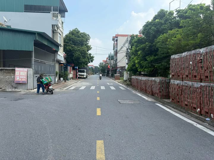 Bán đất Yên Thường, Gia Lâm - 50m², mặt tiền 5.2m, ô tô tránh, gần chợ, sát Vin