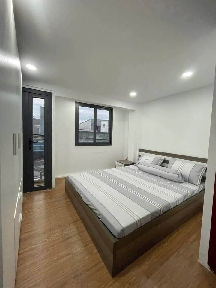 Nhà 3 tầng Linh Chiểu 2,4 tỷ, sổ riêng, 80m ra mặt tiền