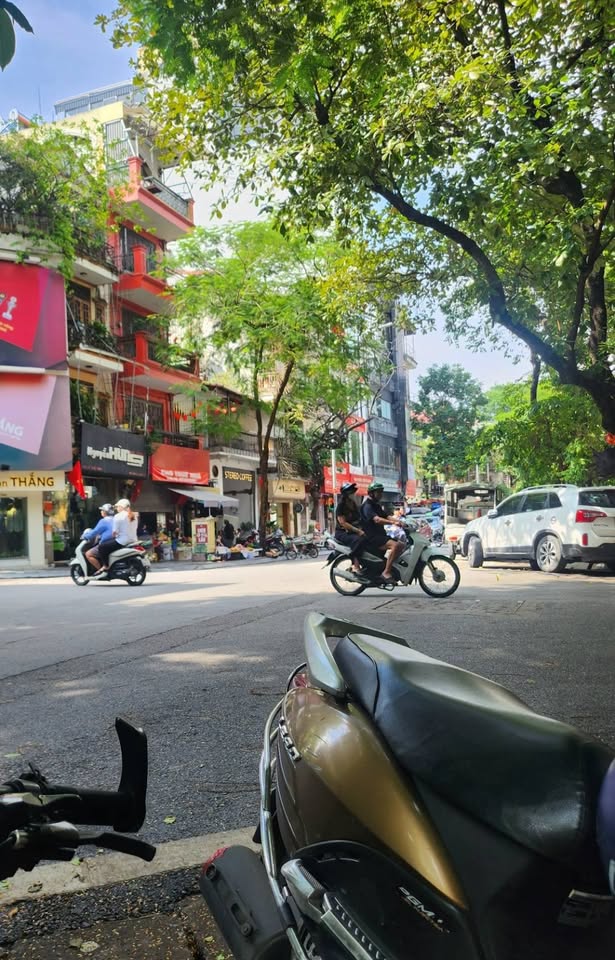 Nhà Tây Hồ 95m2 vị trí đắc địa, tiềm năng dòng tiền, giá 12,2 tỷ