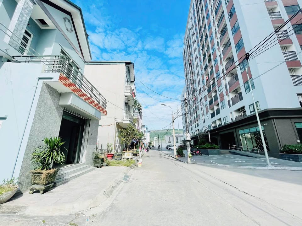 Nhà lô góc 2 mặt tiền Cẩm Bình kinh doanh đỉnh, ở sướng