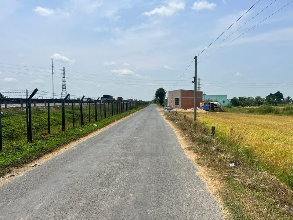 Bán đất mặt tiền đường nhựa xã Thạnh Đức, Long An, 1,052m2, giá 2,8 tỷ