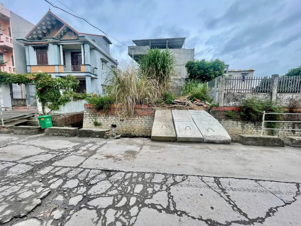 Đất góc Làng Công An, Hạ Long 2 mặt thoáng, đường mở rộng 10m, giá chỉ nhỉnh 2 tỷ