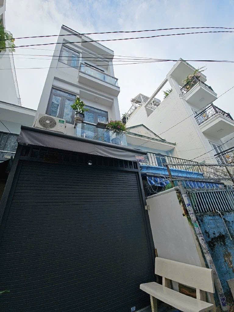 Nhà 1 Trệt 4 tầng, hẻm xe hơi 4m, 30m ra mặt tiền Nguyễn Hữu Tiến, Quận 4