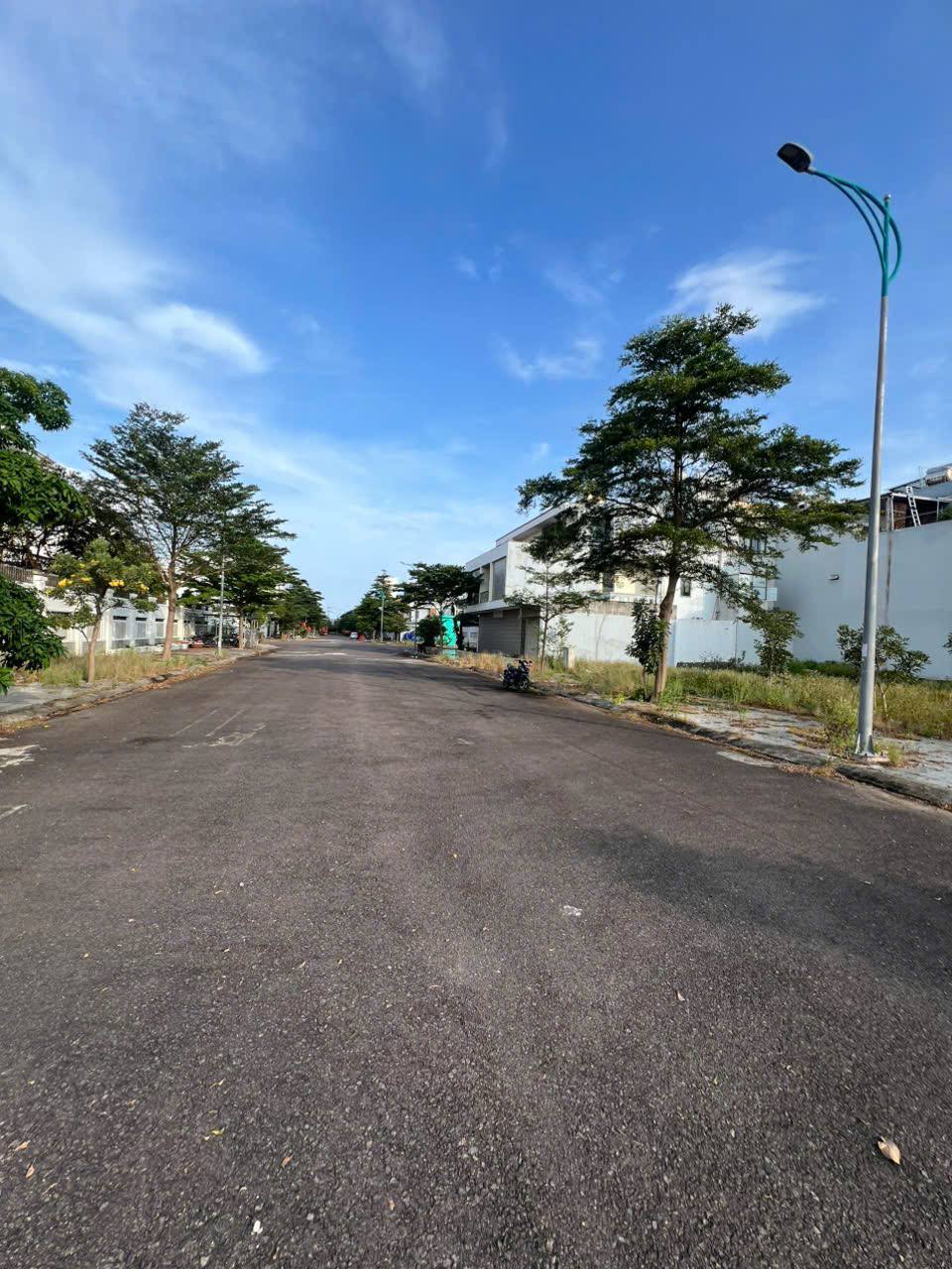 Nhà mặt tiền 80m2, 3 tầng, lộ giới 12m, gần Trần Văn Dũng, phường Đống Đa, nhỉnh 4 tỷ