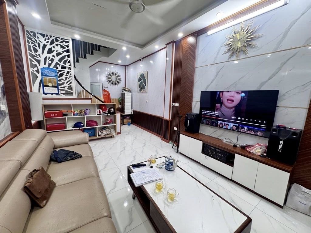 Bán nhà phố Quan Nhân, 30m2, 5 tầng, full nội thất, gần phố, 8 tỷ