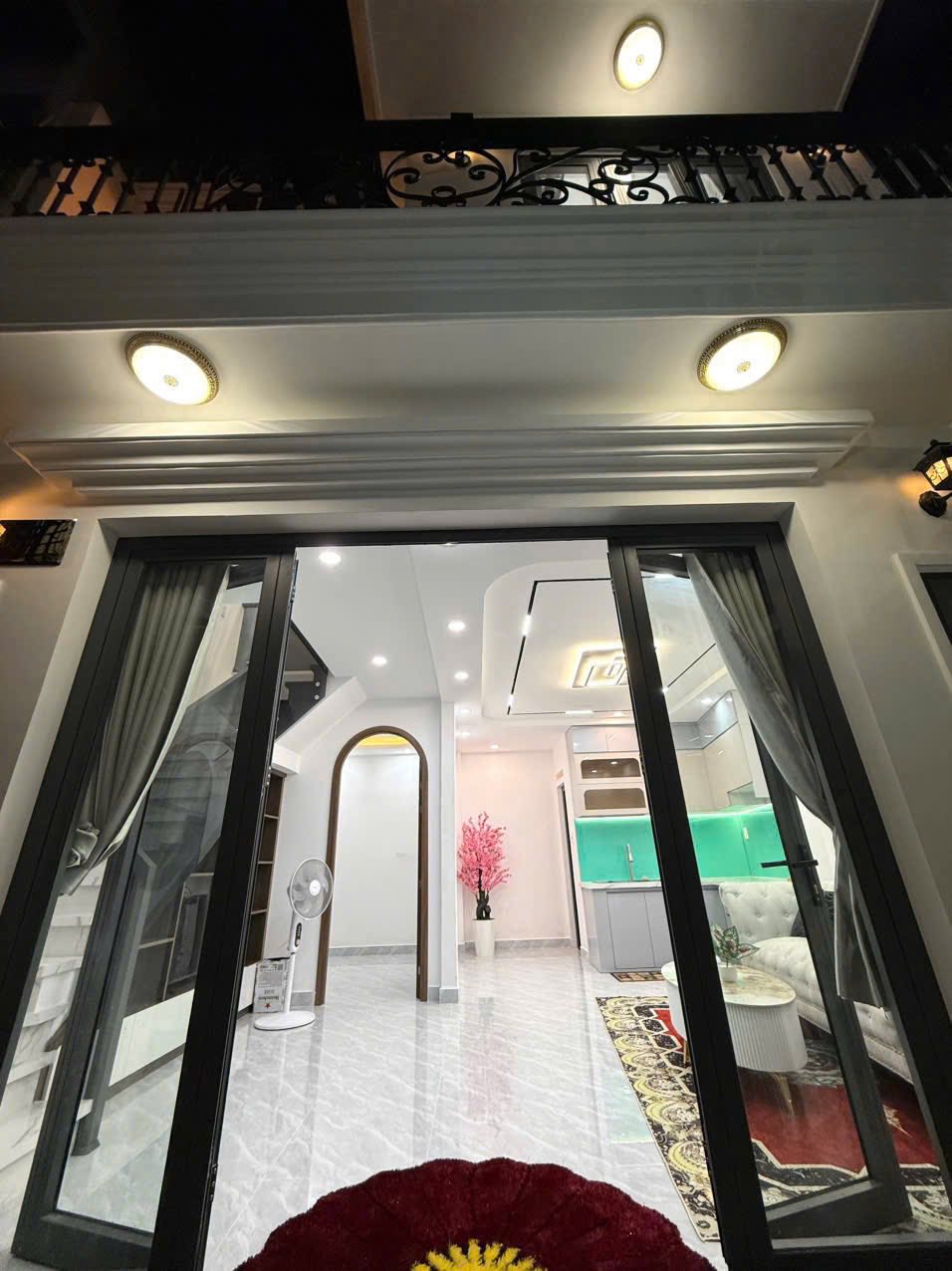 Nhà 2 tầng bê tông cốt thép sát mặt tiền Âu Cơ, Tân Bình 35m2