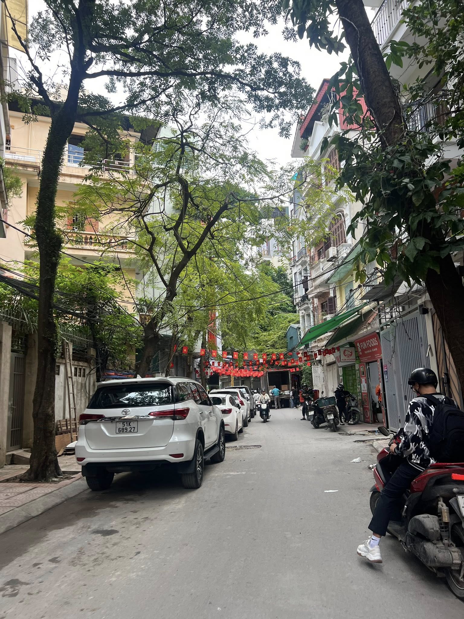 Chớp ngay cơ hội sở hữu nhà phân lô vip Hoàng Cầu, vị trí đắc địa