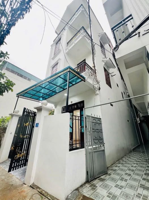 Nhà lô góc Long Biên - 4 tầng đẹp, ngõ rộng ô tô tránh