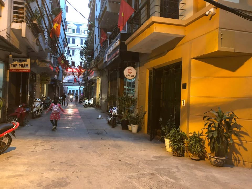 Cho thuê nhà riêng 5 tầng, 50m2, 2 mặt ngõ, phố Lý Nam Đế, Hoàn Kiếm