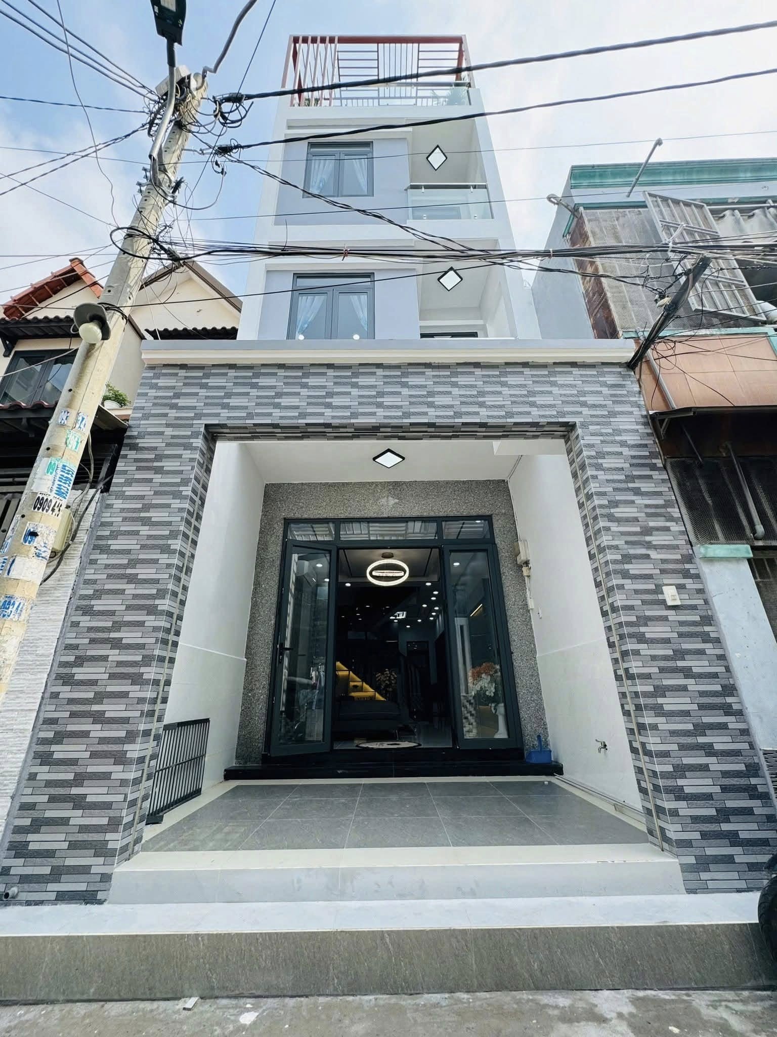 Siêu phẩm nhà đẹp Quận 7, 3 lầu, full nội thất sang trọng chỉ 7.45 tỷ