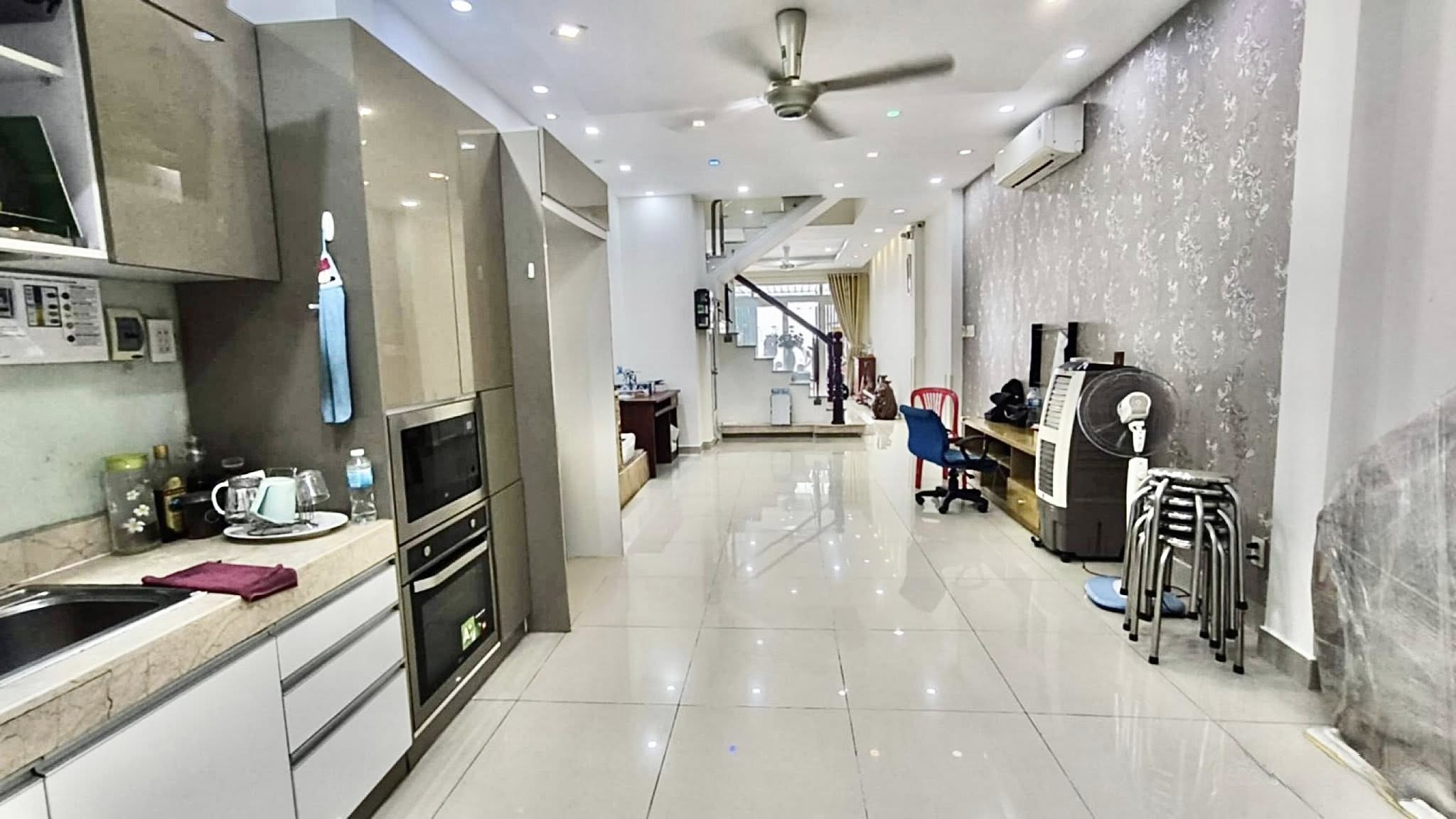 Nhà hẻm ô tô Tân Phú 80m2, 3 tầng, sân thượng, 4 ngủ, giá hời 8.5 tỷ