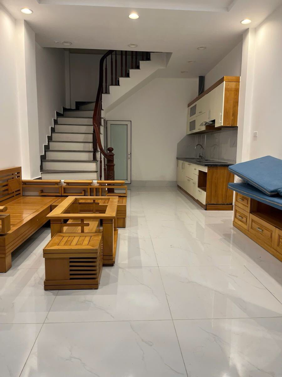 Nhà Tân Mai, Hoàng Mai ngõ thông kinh doanh, 5 tầng đẹp, sổ vuông sẵn sàng giao dịch