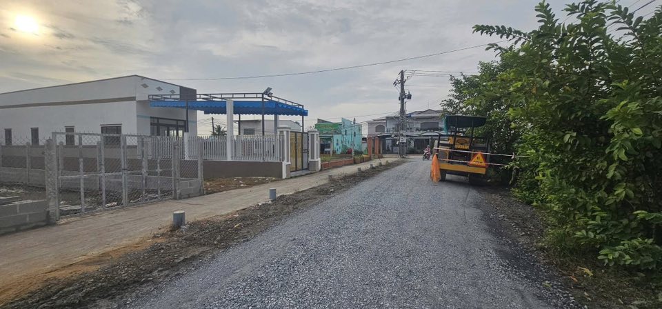 Nhà mới toanh 140m2, mặt tiền xe tải, gần trung tâm Cần Đước, giá siêu yêu