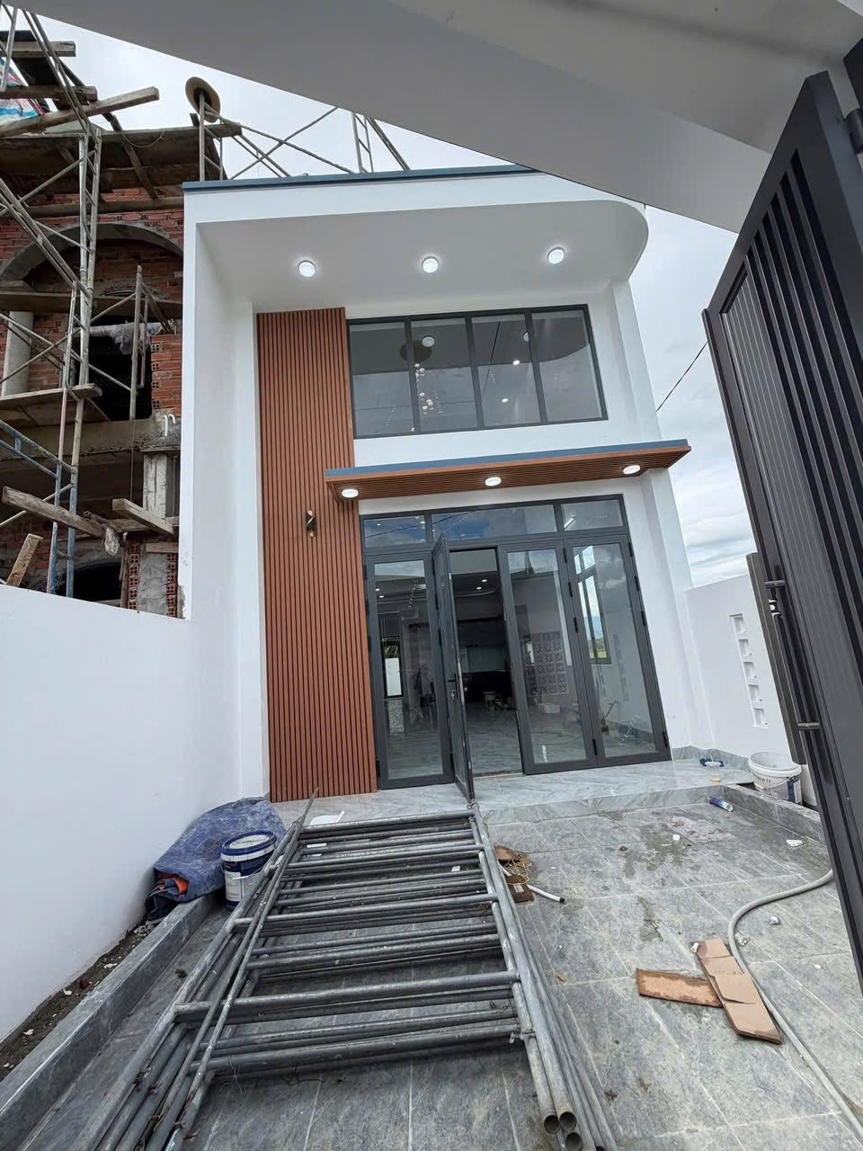 Nhà xinh sổ đỏ, 3 phòng ngủ, sân rộng, ô tô tới tận nơi chỉ 1,89 tỷ