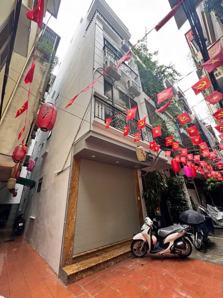 Nhà lô góc 3 thoáng, thang máy, 50m², 5 tầng trung tâm Hà Nội 18 tỷ