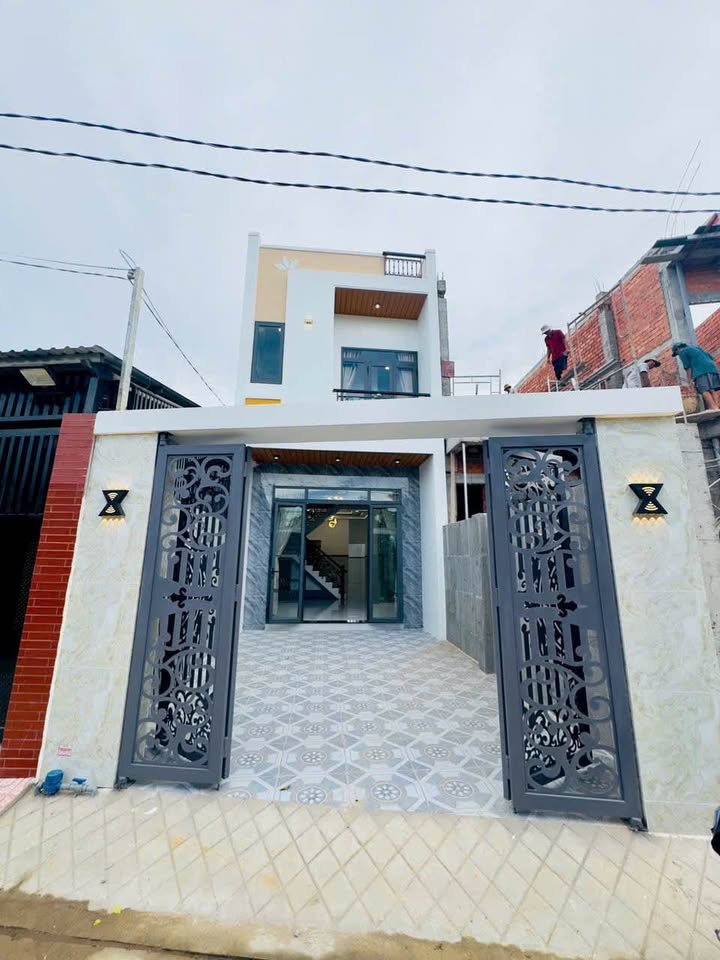 Nhà xinh 2 tầng, 2 ngủ, có sân đậu ô tô, giá nhỉnh 1,8 tỷ tại Mỹ Tho