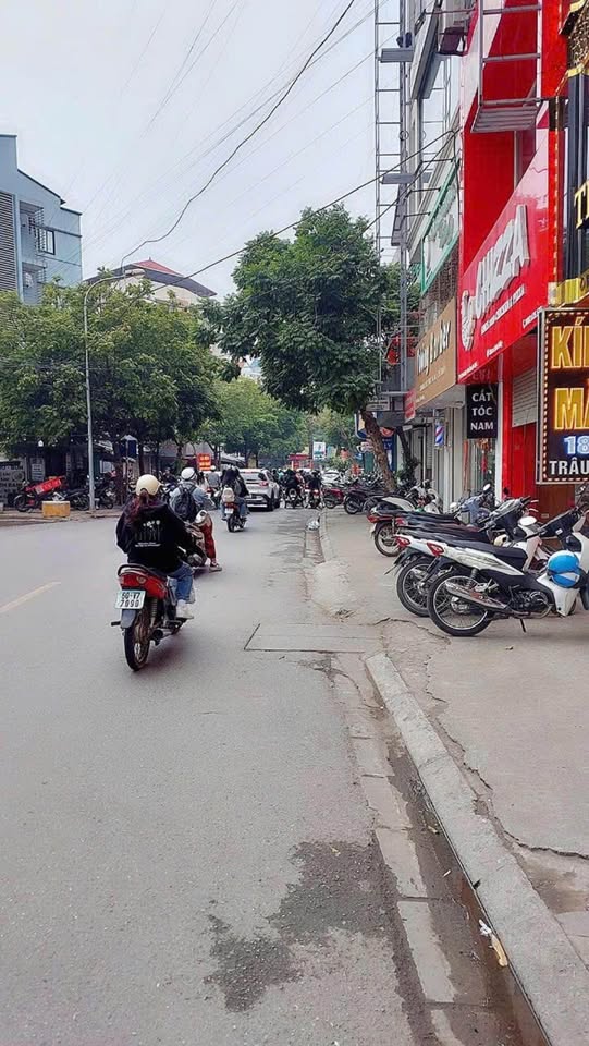 Nhà 4 tầng lô góc Trâu Quỳ, dòng tiền 200 triệu/năm, gần Đại Học Nông Nghiệp