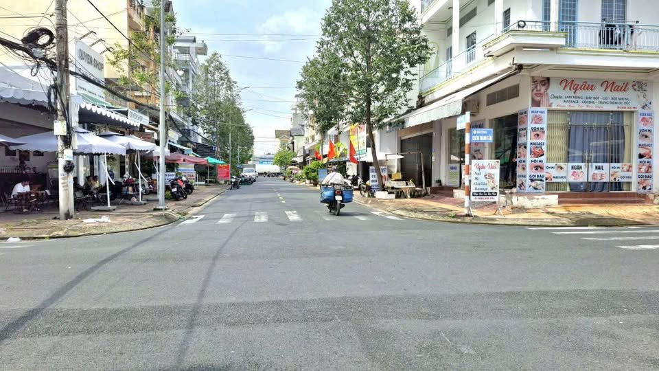 Bán 2 căn nhà liền kề đường Đoàn Thị Điểm, trung tâm phường Vị Thanh, thành phố Cần Thơ