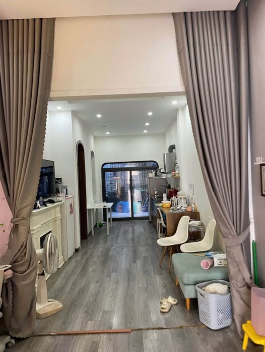 Bán nhà mặt đường Xuân Diệu, kinh doanh tốt, 95m2, hướng Tây Nam