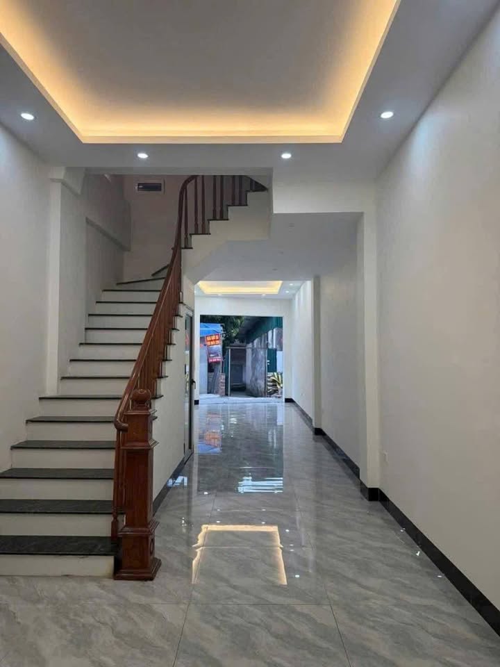 Dinh thự cổ kính mặt phố Lai Xá, kinh doanh sầm uất, 6 tầng thang máy