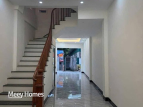 Dinh thự cổ kính mặt phố Lai Xá, kinh doanh sầm uất, 6 tầng thang máy