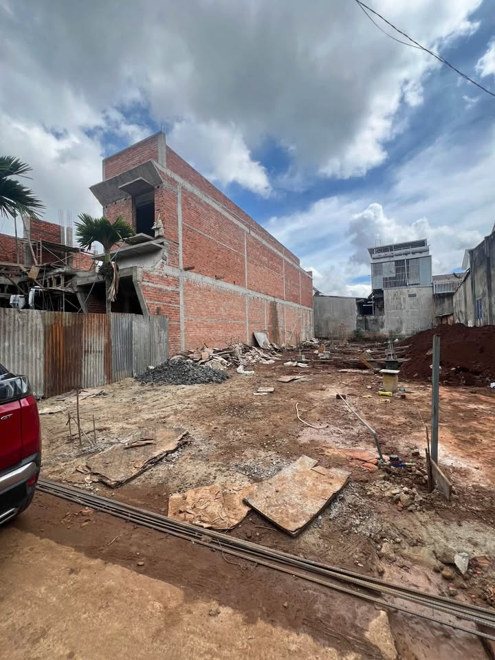 Đất nở hậu 12m, hẻm ô tô 100m mặt tiền Mai Hắc Đế, Buôn Ma Thuột