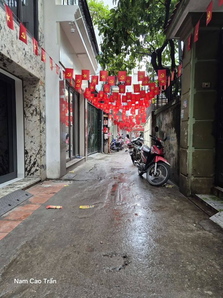 Nhà đẹp sẵn sàng đón chủ mới ngay sát sân vận Mỹ Đình, tha hồ xem bóng đá khỏi lo kẹt xe