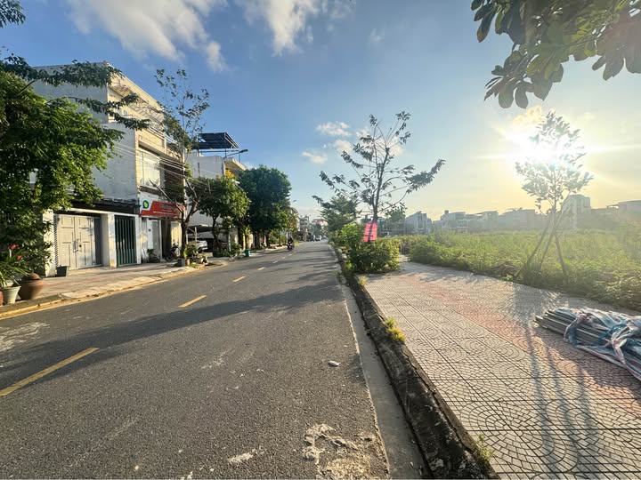 Biệt thự mini mặt tiền đường Nguyễn Ân, đối diện công viên, giá tốt