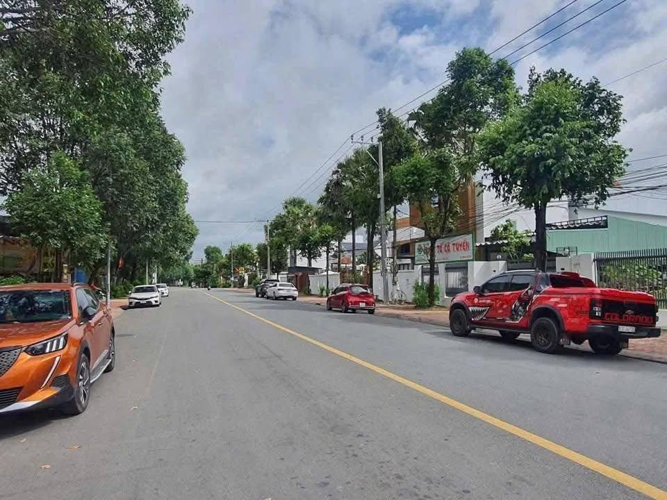 Nhà mặt tiền Nguyễn Đức Thuận 5,8m x 32,5m, 191m2 đất, giá 5,89 tỷ cọc ngay kẻo lỡ