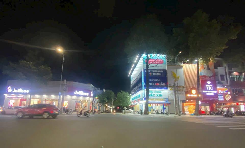 Nhà 1 trệt 1 lầu, 72m2, mặt tiền đẹp, kinh doanh sầm uất tại Biên Hòa