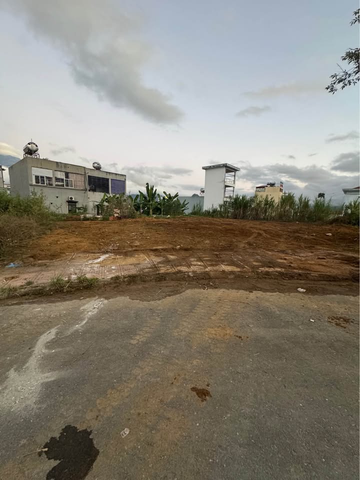Đất vàng Lai Châu, 133m2 mặt đường rộng, giá hời