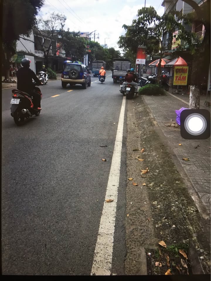 Nhà Thống Nhất, Đức Trọng kinh doanh bung nóc, ở sướng tê người