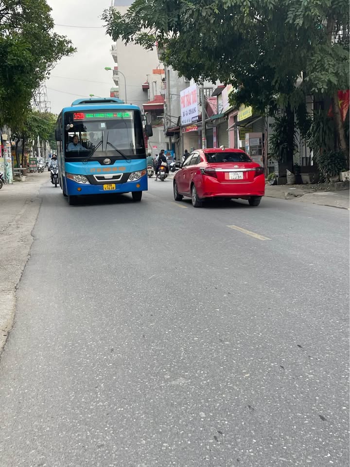 Mê Linh đất mặt đường 23B nhà 2 tầng có sẵn, dòng tiền 12 củ/tháng