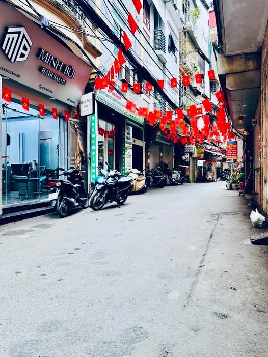 Nhà Cầu Giấy lô góc 30m², ngõ thông, dân trí cao, tiện ích đầy đủ