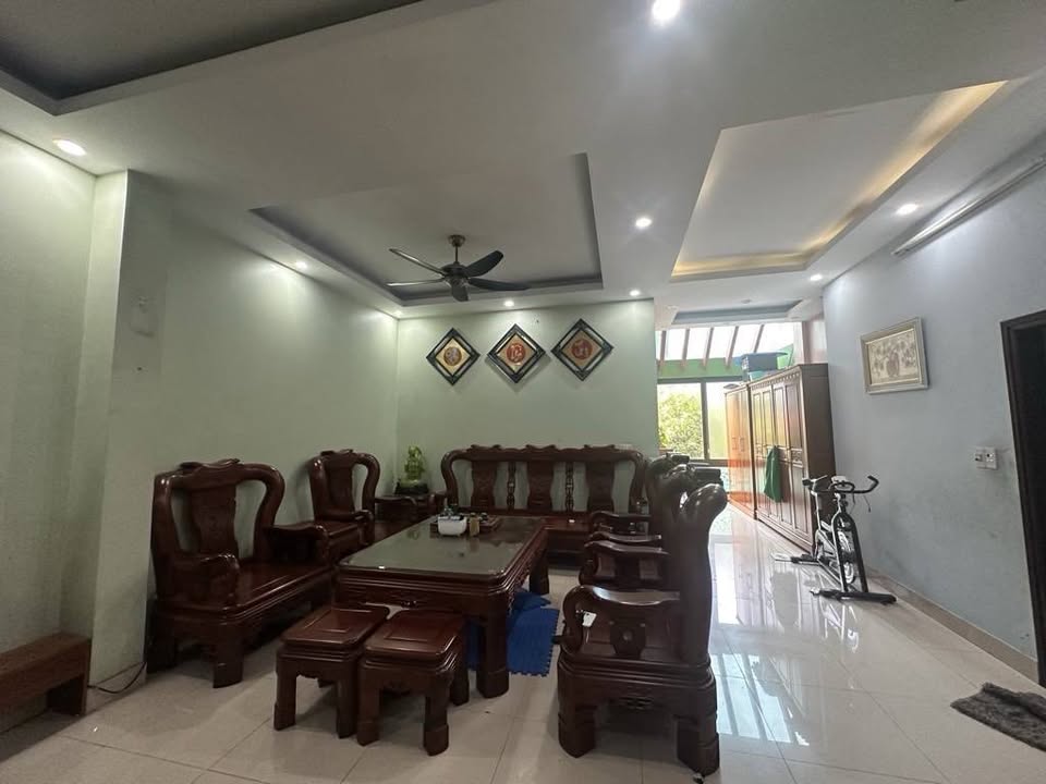 Nhà mặt phố kinh doanh 3 tầng kiên cố, 90m2, mặt tiền 6m tại Vân Trì, Hà Nội