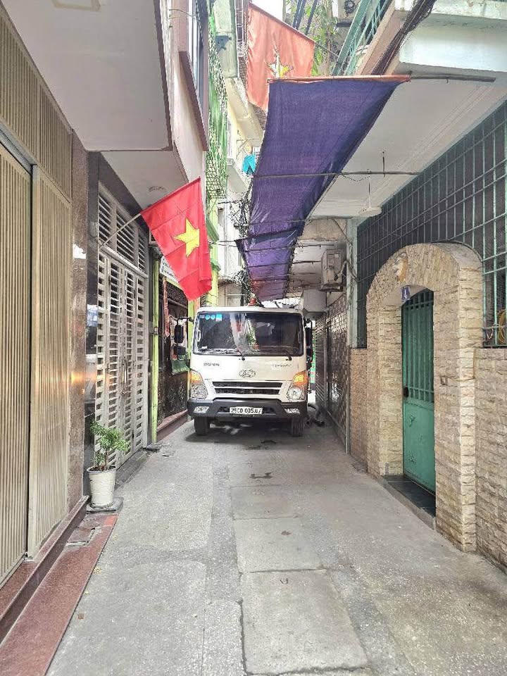 Nhà phố Vũ Trọng Phụng, lô góc, ô tô vào nhà, kinh doanh sầm uất, 23,5 tỷ