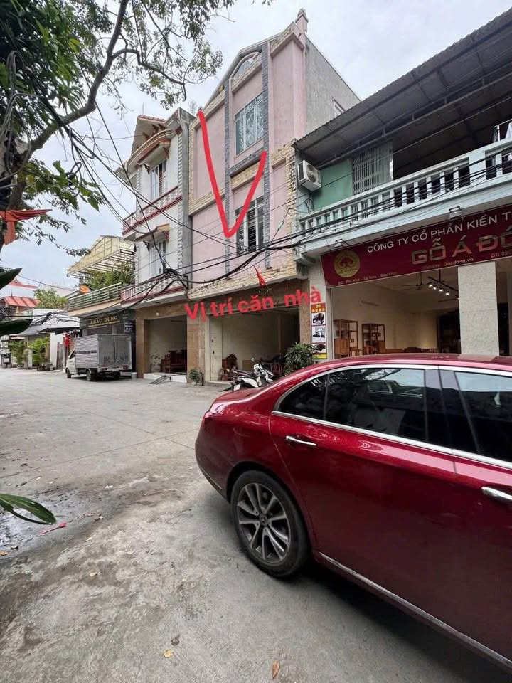 Nhà 3 tầng 100m2, 3 mặt tiền 5,5m, sát Hà Nội, sổ sẵn sàng giao dịch