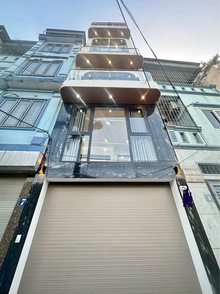 Nhà 6 tầng thang máy - ngõ thông ô tô - sát trường học Ngọc Hồi