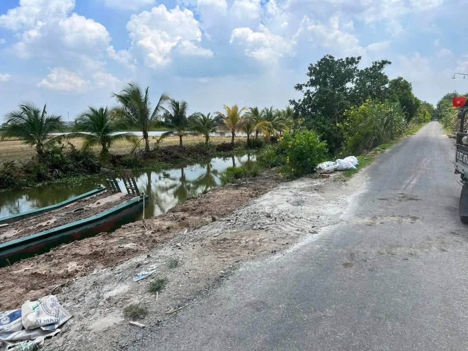 Bán 2000m² đất view kênh thoáng mát tại Tân An, Long An