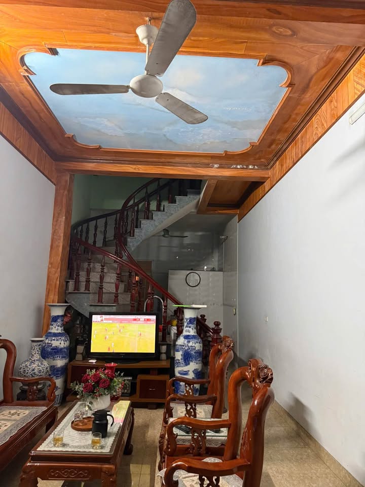 Bán nhà 3 tầng Cẩm Bình, đối diện rạp Công Nhân, đường ô tô tránh, giá 4,1 tỷ