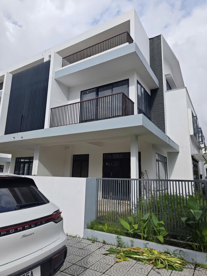 Biệt thự 3 tầng 200m2 mặt tiền Trần Thái Tông, Huế giá hời, thiết kế tự do