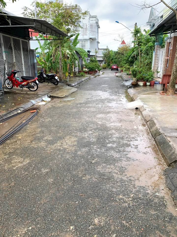 Đất Vĩnh Long 114m² full thổ, hướng Đông, đường 4m, giá 1,35 tỷ, dân cư đông đúc