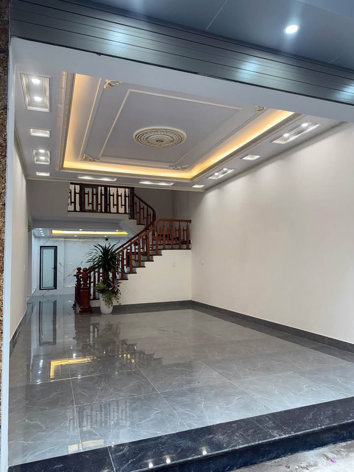 Nhà 4 tầng Trần Hưng Đạo, Bắc Ninh, diện tích 68m2, mặt tiền 5,07m, hướng Đông Nam