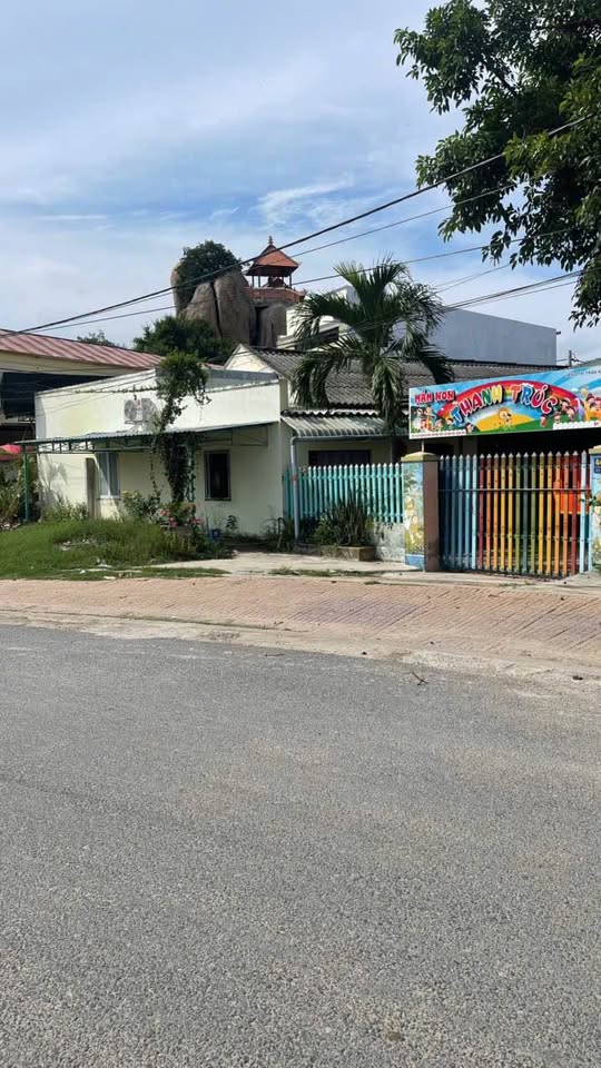 Bán nhà mặt tiền đường Sư Vạn Hạnh, gần biển Ninh Chữ, Phan Rang, diện tích 225m2