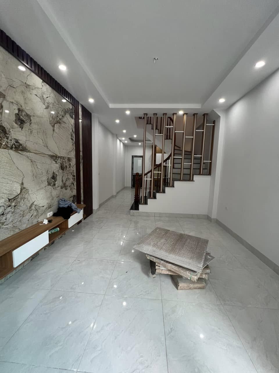 Nhà 4 tầng xịn xò 45m2, đường 2 ô tô tránh, giá hời 4,2 tỷ